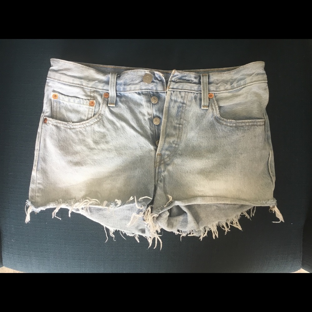 Levi’s 501 Light Wash Denim shorts Sz 26